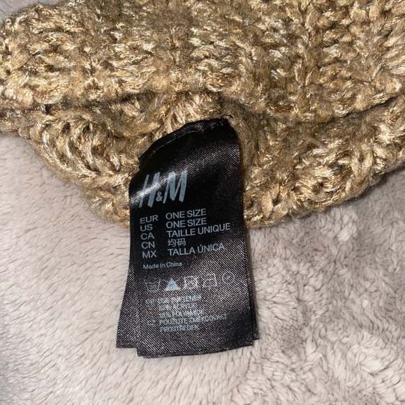 H&M: Women’s Infinity Scarf | Beige Knit Crochet Neck Warmer | One Size - Picture 3 of 6